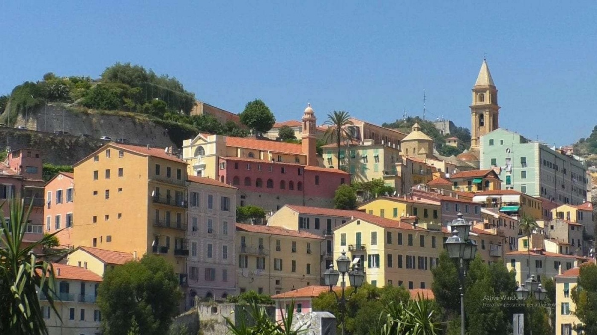 La Polizia di Stato ha individuato e smantellato casa a luci rosse a Ventimiglia