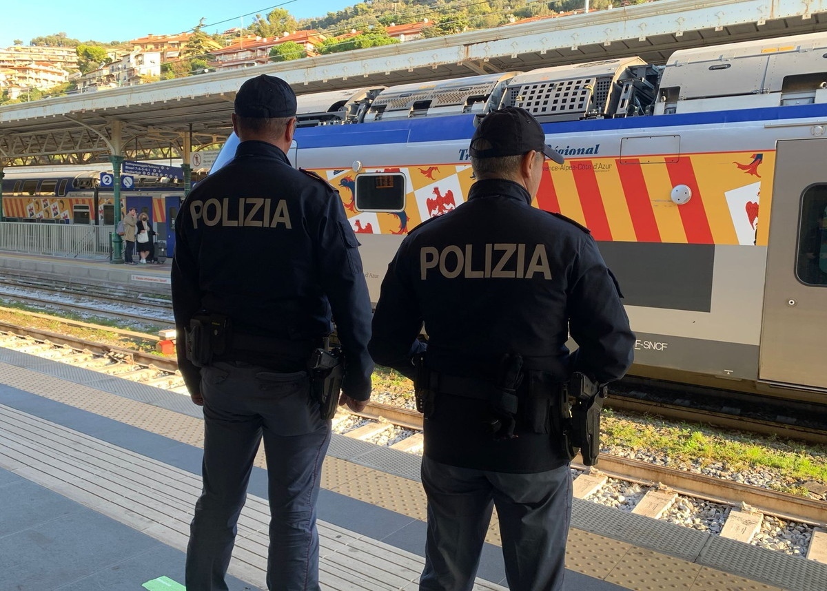 Denunciato cittadino portoghese a bordo di treno regionale Ventimiglia-Savona